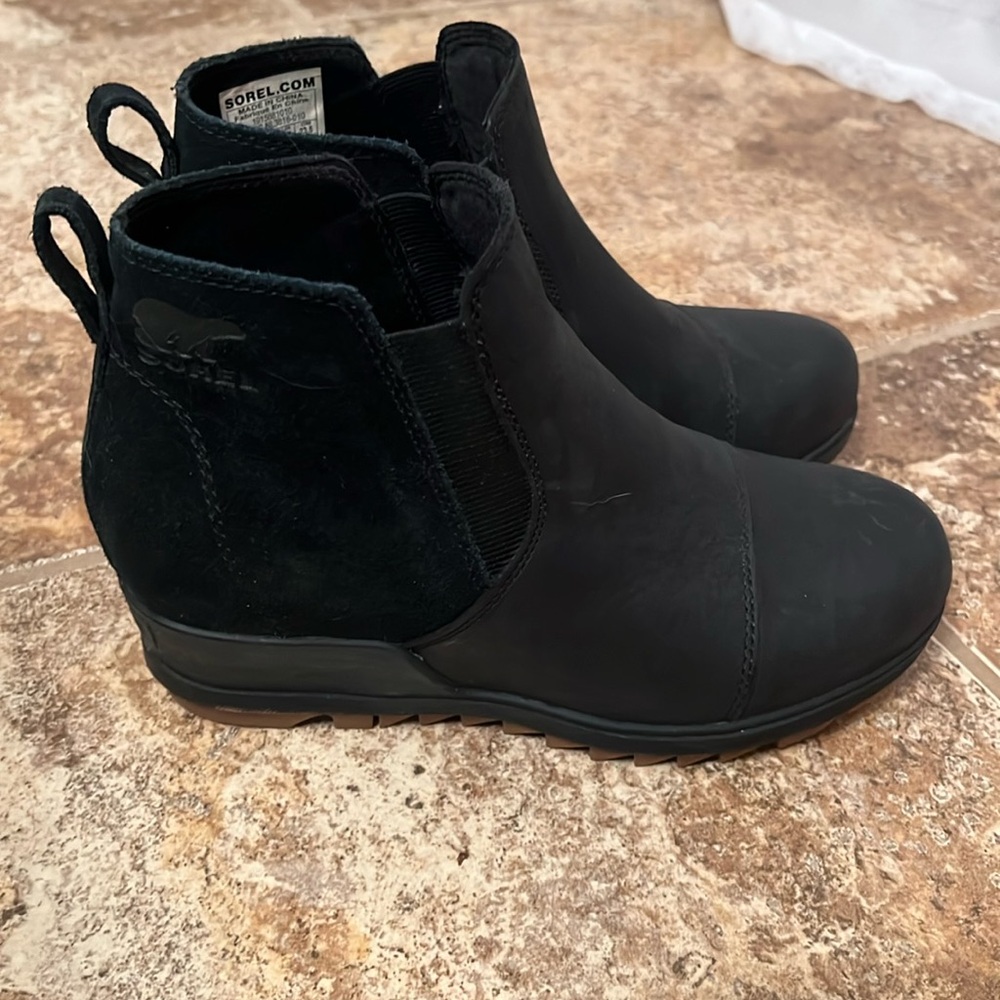 Sorel Evie II wedge bootie. 6.5